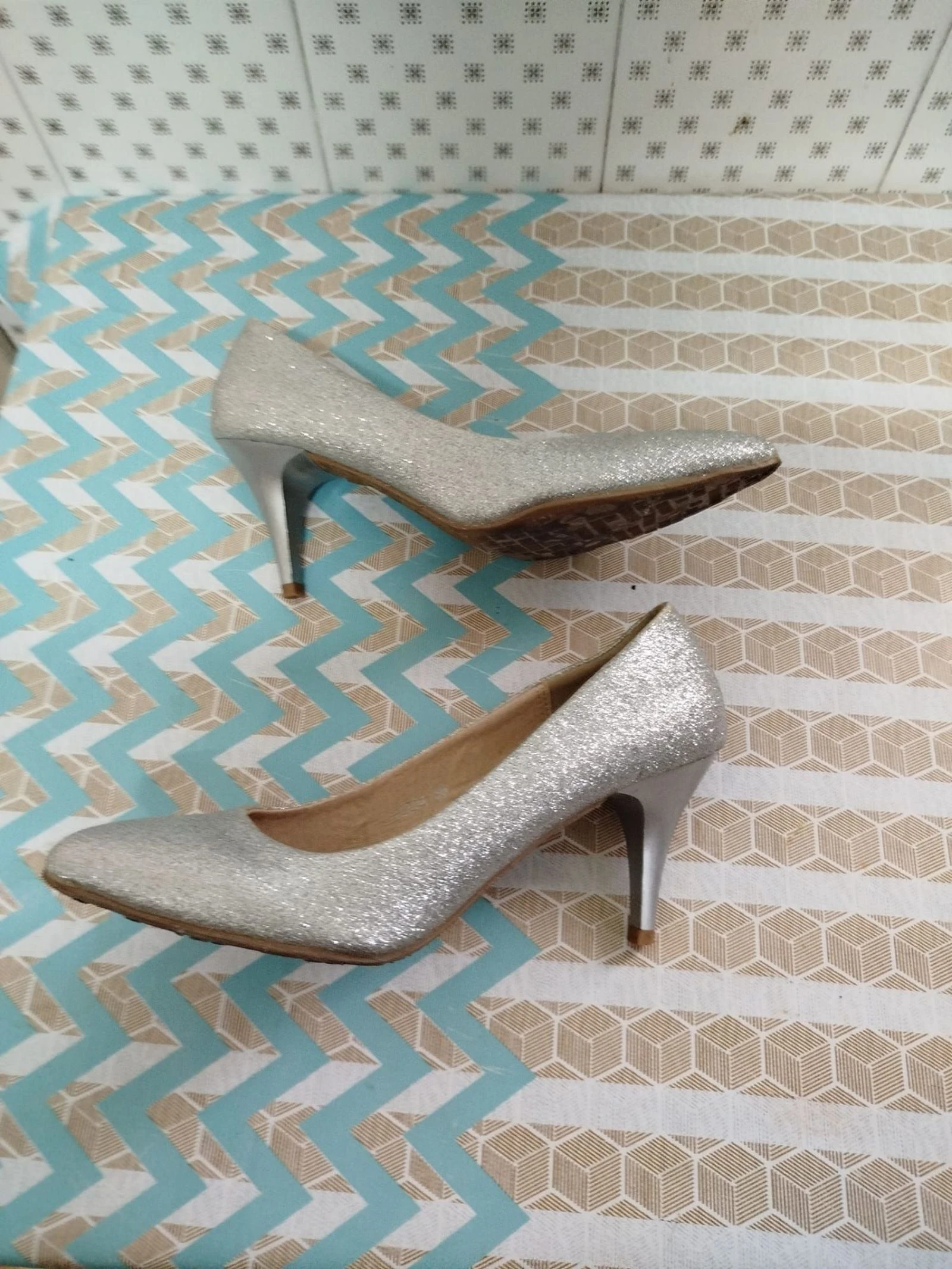 Glanzende hakken maat 36 merk wanna 😍 – photo 2